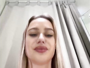 _Katrinka_в примерочной в телесных колготках