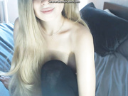 AliseAlise показывает письку