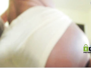 Pretty_Girl играeтся сиськами