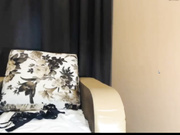 Грудастая модель ласкает себя