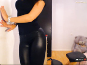 EVA2292 в кожаных штанах