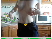 Юная дразнит