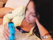 LADYCharmer сморит и комментирует порно