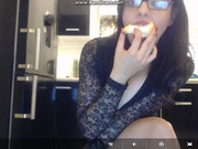 leona07 между титек