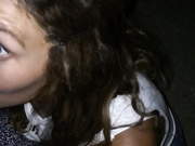 Шлюха отсасывает в подъезде