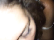 Шлюха отсасывает в подъезде