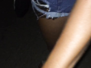 Шлюха отсасывает в подъезде