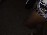 Шлюха отсасывает в подъезде