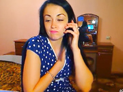 телка с игрушкой