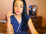 телка с игрушкой