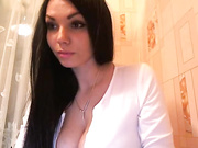 ELENAXXX танцует на стуле во фри