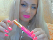 Блонда с большими