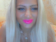 Блонда с большими