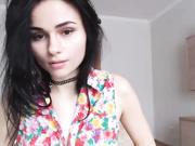 Брюнеточка мастурбирует