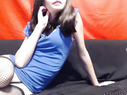 Худышка трахает себя дезиком