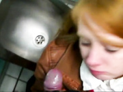 Отсасала в туалете))))