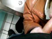 Отсасала в туалете))))