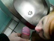 Отсасала в туалете))))